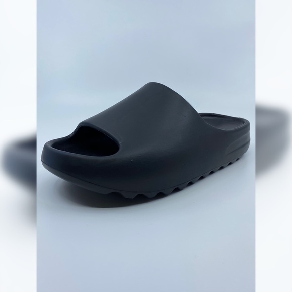 Heidi Women’s Slide - Black - Picture 2 of 6
